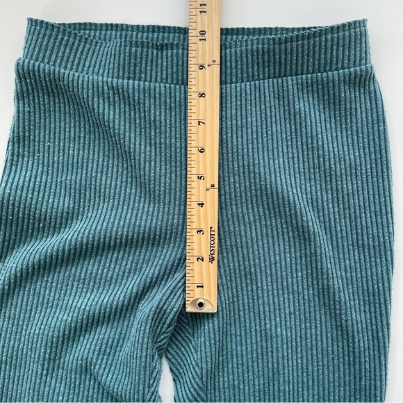 Urban Outfitters Out from Under Green Ribbed Flared Leggings Size Small - Picture 8 of 9